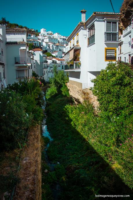 Setenil de las Bodegas, donde las casas nacen de la roca