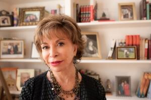 Reseña: Largo pétalo de mar, de Isabel Allende (PLAZA & JANÉS, Mayo 2019)