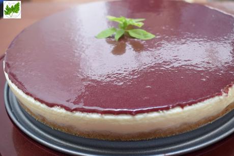 Tarta de Queso con Cobertura de Mermelada de Moras y Caquis con Chocolate Tarta de Queso con Cobertura de Mermelada de Moras y Caquis con Chocolate