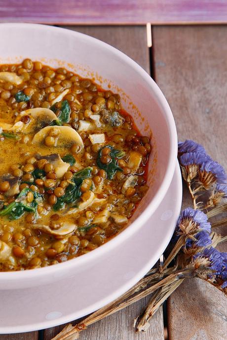 LENTEJAS CON ESPINACAS Y CHAMPIÑONES AL ESTILO TROPICAL