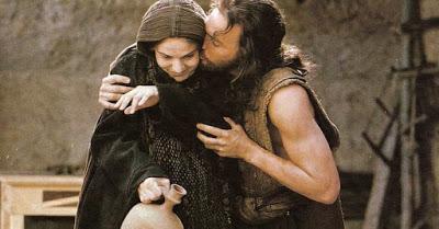 Jesús, único mediador entre Dios y los hombres; María mediadora de las gracias. Explicación a una hermana separada.