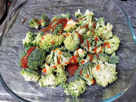 Espaguetis con brócoli al kimchi