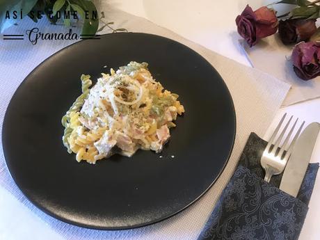 Espirales con jamón cocido y huevo