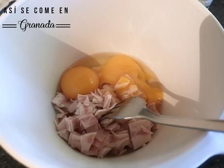 Espirales con jamón cocido y huevo