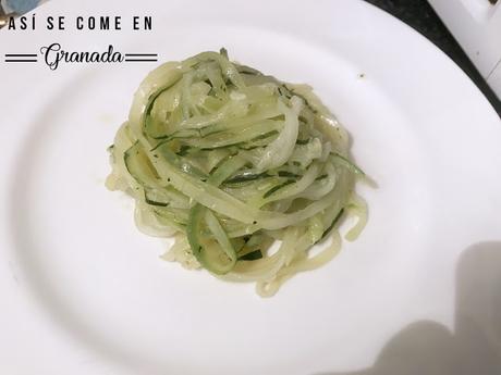 Boloñesa vegana de soja texturizada con espaguetis de calabacín Boloñesa vegana de soja texturizada con espaguetis de calabacín