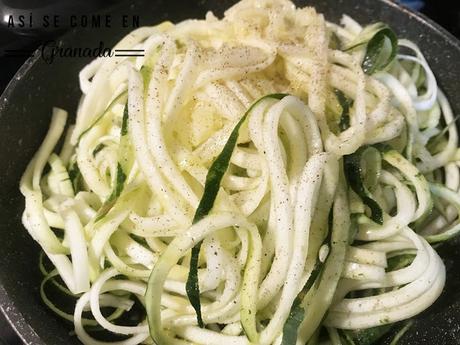 Boloñesa vegana de soja texturizada con espaguetis de calabacín Boloñesa vegana de soja texturizada con espaguetis de calabacín