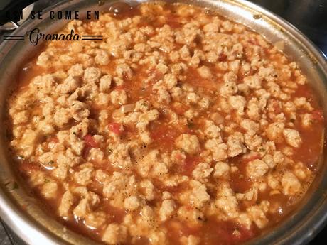 Boloñesa vegana de soja texturizada con espaguetis de calabacín Boloñesa vegana de soja texturizada con espaguetis de calabacín