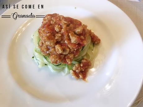 Boloñesa vegana de soja texturizada con espaguetis de calabacín Boloñesa vegana de soja texturizada con espaguetis de calabacín