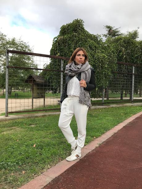 WHITE ON FALL.- WHITE ON FALL.-