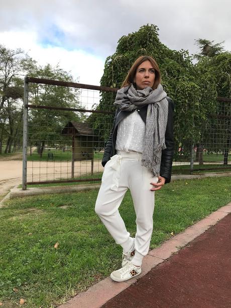 WHITE ON FALL.- WHITE ON FALL.-