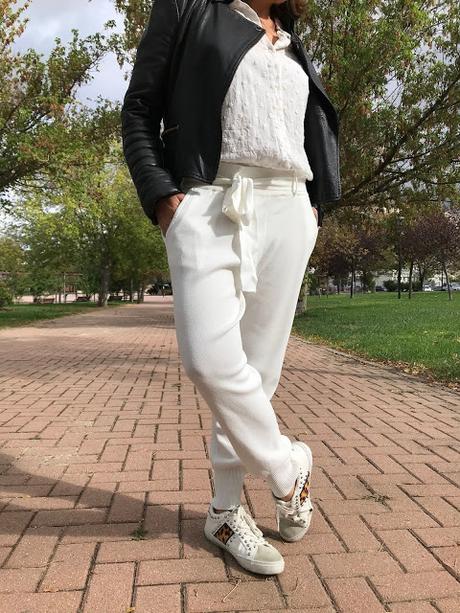 WHITE ON FALL.- WHITE ON FALL.-