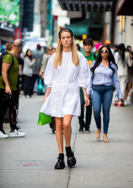 ESTE OTOÑO LOS VESTIDOS CON BOTAS.-