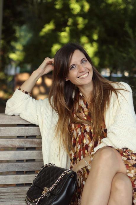 bloguera de moda con alpargatas mint and rose y vestido corto estampado