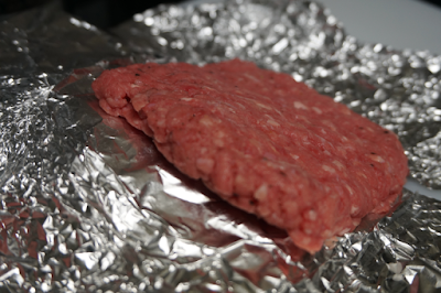 Receta de hamburguesa casera rellena de queso.