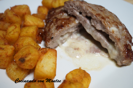 Receta de hamburguesa casera rellena de queso.