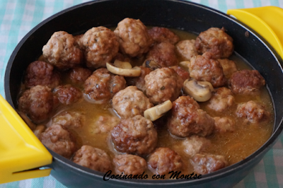 Receta de albóndigas en salsa con champiñones