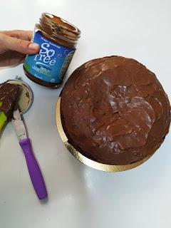 Tarta Para Halloween Con Chocolate Y Gusanos - Sin Lácetos