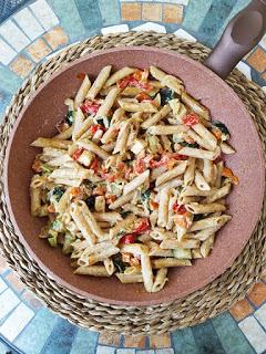 Macarrones con salsa de verduras y pollo Macarrones con salsa de verduras y pollo