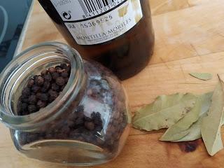 CODORNICES ESTOFADAS CON ARROZ O ACOMPAÑADAS CON JUDIONES DE LA GRANJA