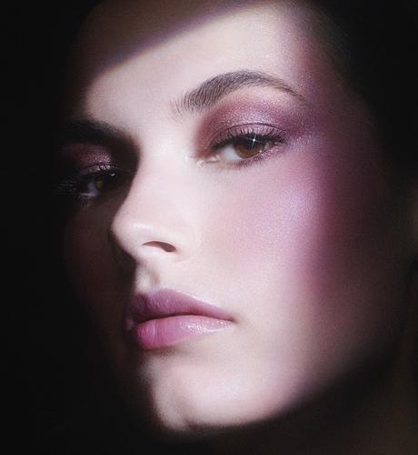 novedades-maquillaje-otoño-givenchy modelo-le-essences-of-shadows-givenchy