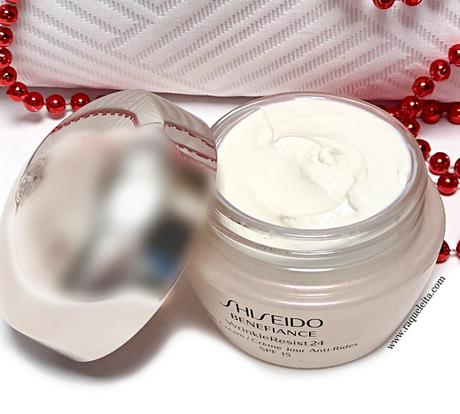 shiseido benefiance wrinkleresist24 day cream abierto