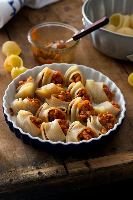 CARACOLAS RELLENAS DE BOLOÑESA VEGETARIANA Y CALABAZA