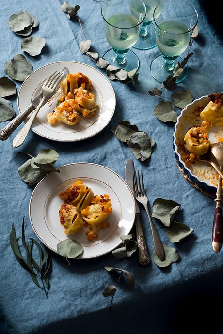 CARACOLAS RELLENAS DE BOLOÑESA VEGETARIANA Y CALABAZA