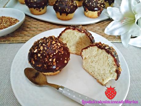 Magdalenas con Cobertura de Chocolate Y Crocanti Magdalenas con Cobertura de Chocolate Y Crocanti