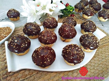 Magdalenas con Cobertura de Chocolate Y Crocanti Magdalenas con Cobertura de Chocolate Y Crocanti