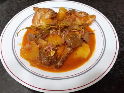 CONEJO A LA CAZADORA CONEJO A LA CAZADORA