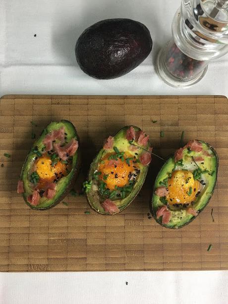 Aguacates Rellenos Con Huevo Al Horno Aguacates Rellenos Con Huevo Al Horno