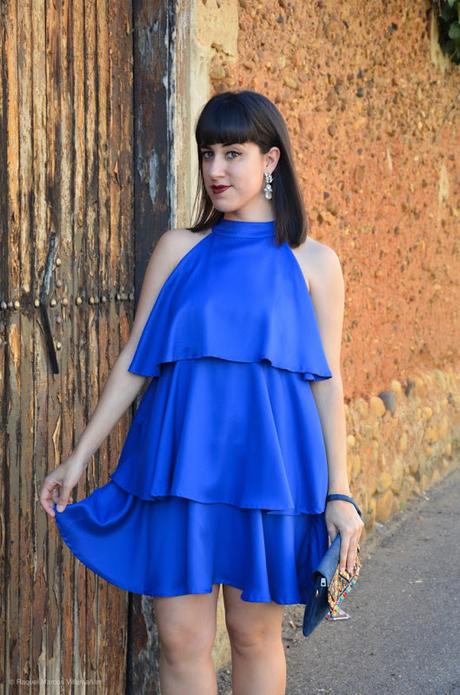 Vestido halter con volantes