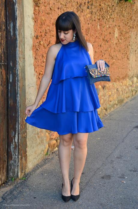 Vestido halter con volantes