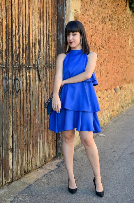 Vestido halter con volantes