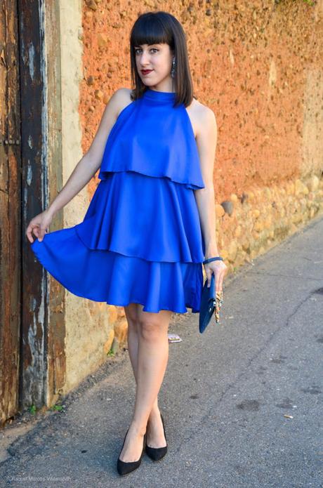 Vestido halter con volantes