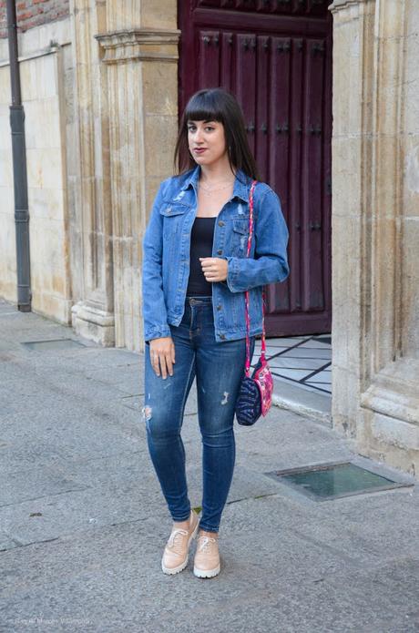 Cazadora vaquera bordada