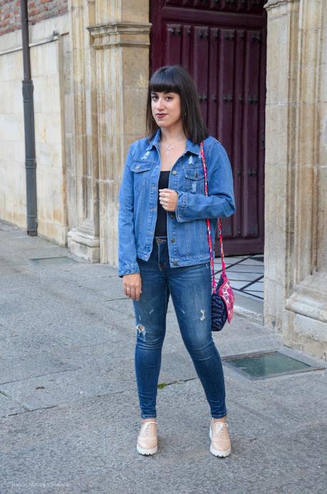 Cazadora vaquera bordada