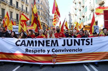 En Catalunya, la teoría de la realidad encubierta, deformada y falsa, que beneficia a las incompetencias de quienes gobiernan se hace cada vez más evidente