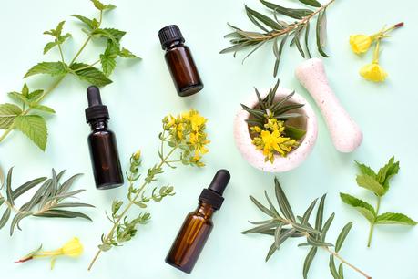 ACEITES ESENCIALES: BENEFICIOS TERAPÉUTICOS Y COSMÉTICOS