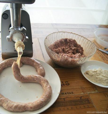 Thüringer bratwurst, salchichas estilo alemán Thüringer bratwurst, salchichas estilo alemán