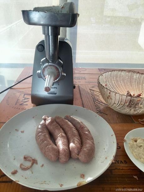 Thüringer bratwurst, salchichas estilo alemán Thüringer bratwurst, salchichas estilo alemán