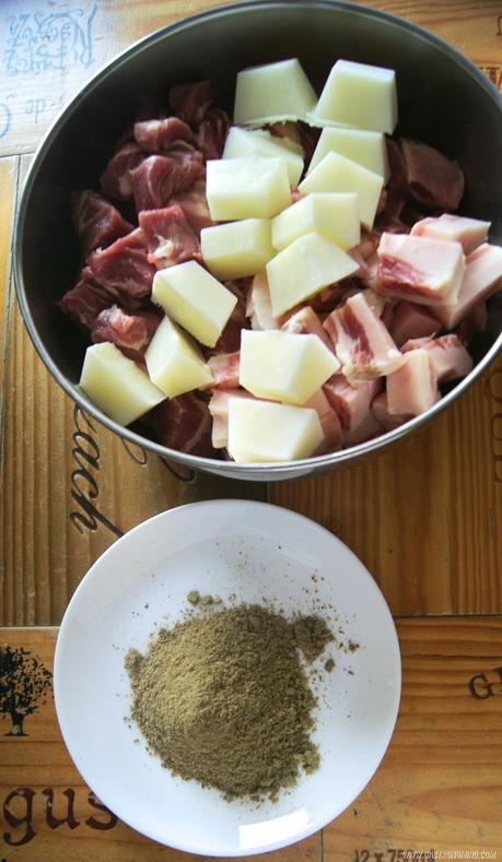 Thüringer bratwurst, salchichas estilo alemán Thüringer bratwurst, salchichas estilo alemán