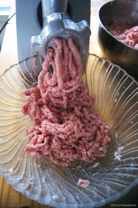 Thüringer bratwurst, salchichas estilo alemán Thüringer bratwurst, salchichas estilo alemán