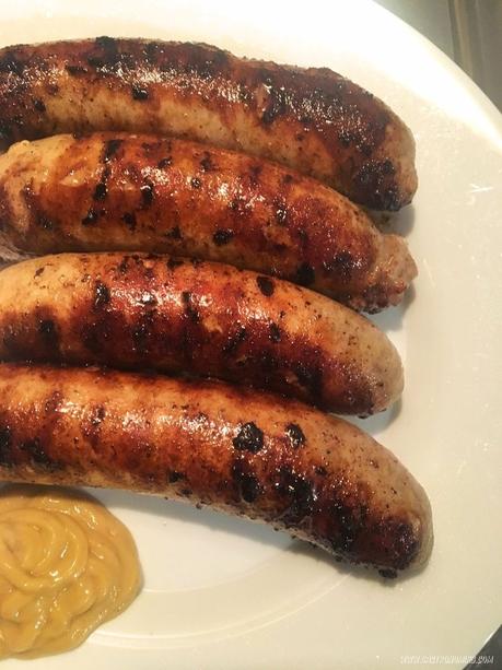Thüringer bratwurst, salchichas estilo alemán Thüringer bratwurst, salchichas estilo alemán