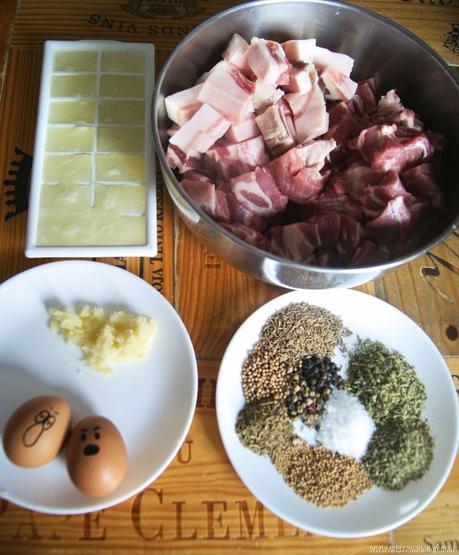 Thüringer bratwurst, salchichas estilo alemán Thüringer bratwurst, salchichas estilo alemán