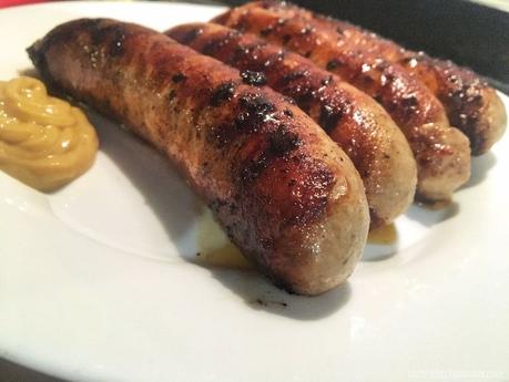 Thüringer bratwurst, salchichas estilo alemán Thüringer bratwurst, salchichas estilo alemán