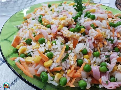 Ensalada de arroz con surimi