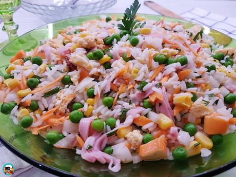 Ensalada de arroz con surimi