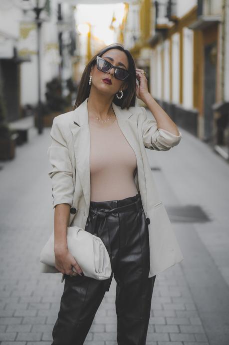 THE PERFECT LEATHER PANTS beige blazer