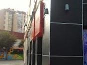 “juego” junto escuelas